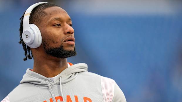 Cincinnati Bengals running back Joe Mixon (28) throws passes with fans during warmups before the NFL divisional playoff football game between the Cincinnati Bengals and the Buffalo Bills, Sunday, Jan. 22, 2023, at Highmark Stadium in Orchard Park, N.Y. Cincinnati Bengals At Buffalo Bills Afc Divisional Jan 22 73 Syndication The Enquirer